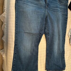 Levi's Women's Classic Blue Denim Capris